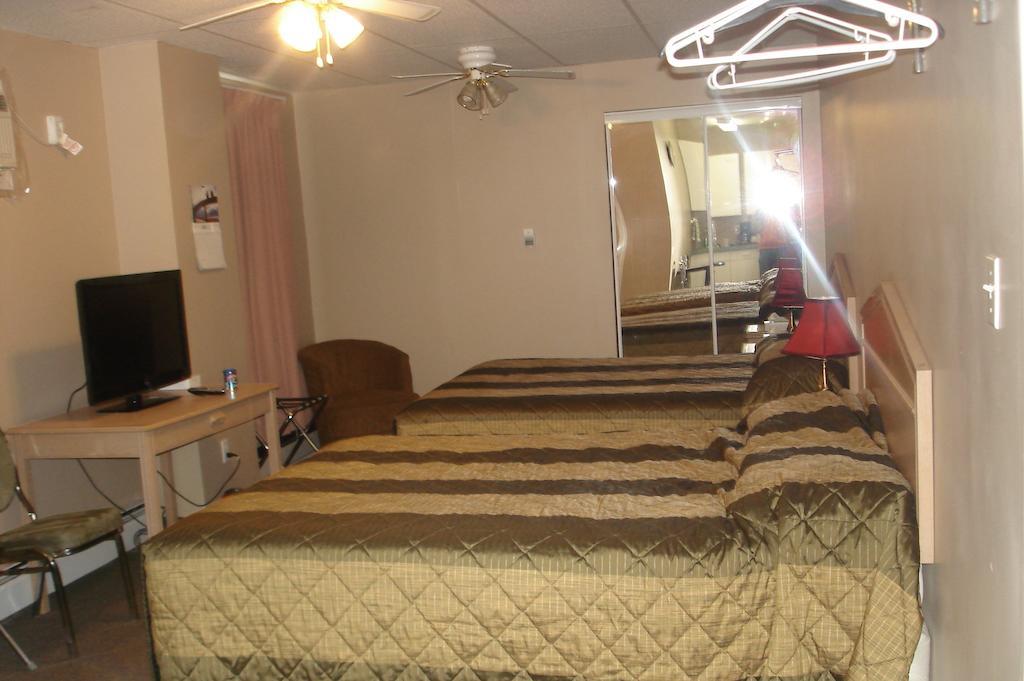 King'S Hotel & Motel By Elevate Rooms Shaunavon Bagian luar foto