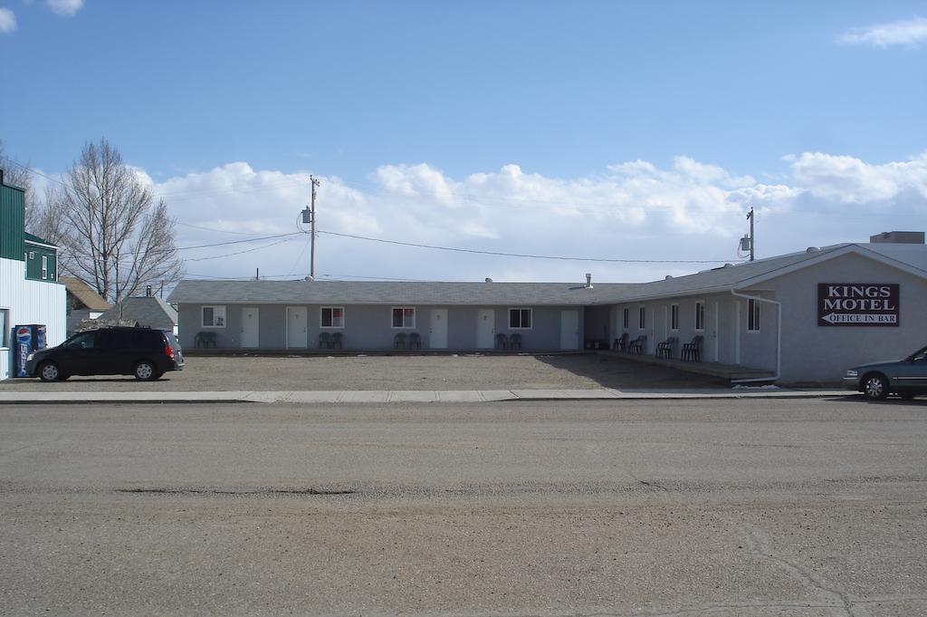 King'S Hotel & Motel By Elevate Rooms Shaunavon Bagian luar foto