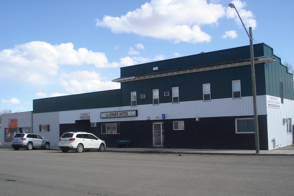 King'S Hotel & Motel By Elevate Rooms Shaunavon Bagian luar foto