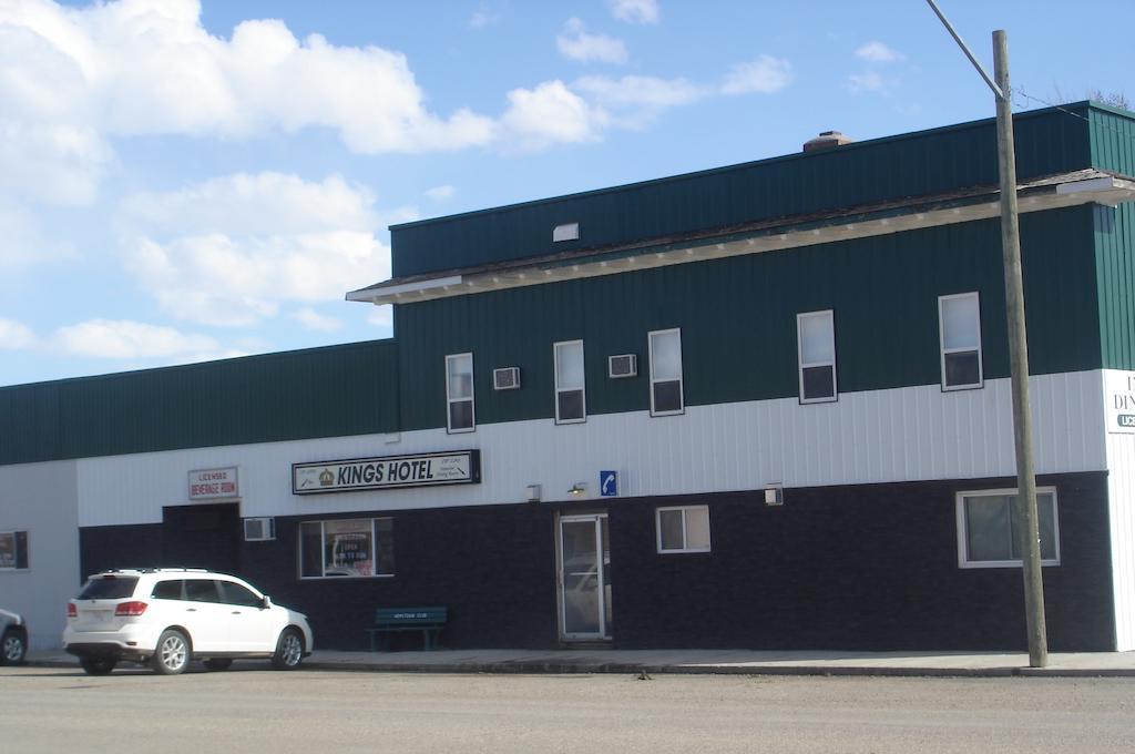 King'S Hotel & Motel By Elevate Rooms Shaunavon Bagian luar foto