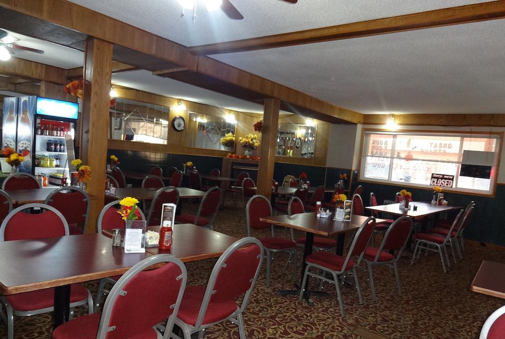 King'S Hotel & Motel By Elevate Rooms Shaunavon Bagian luar foto