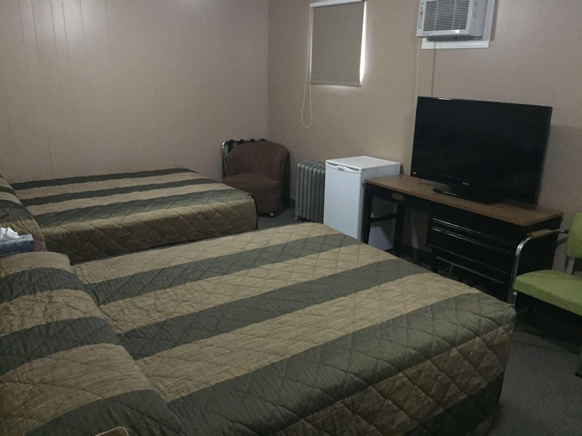 King'S Hotel & Motel By Elevate Rooms Shaunavon Bagian luar foto