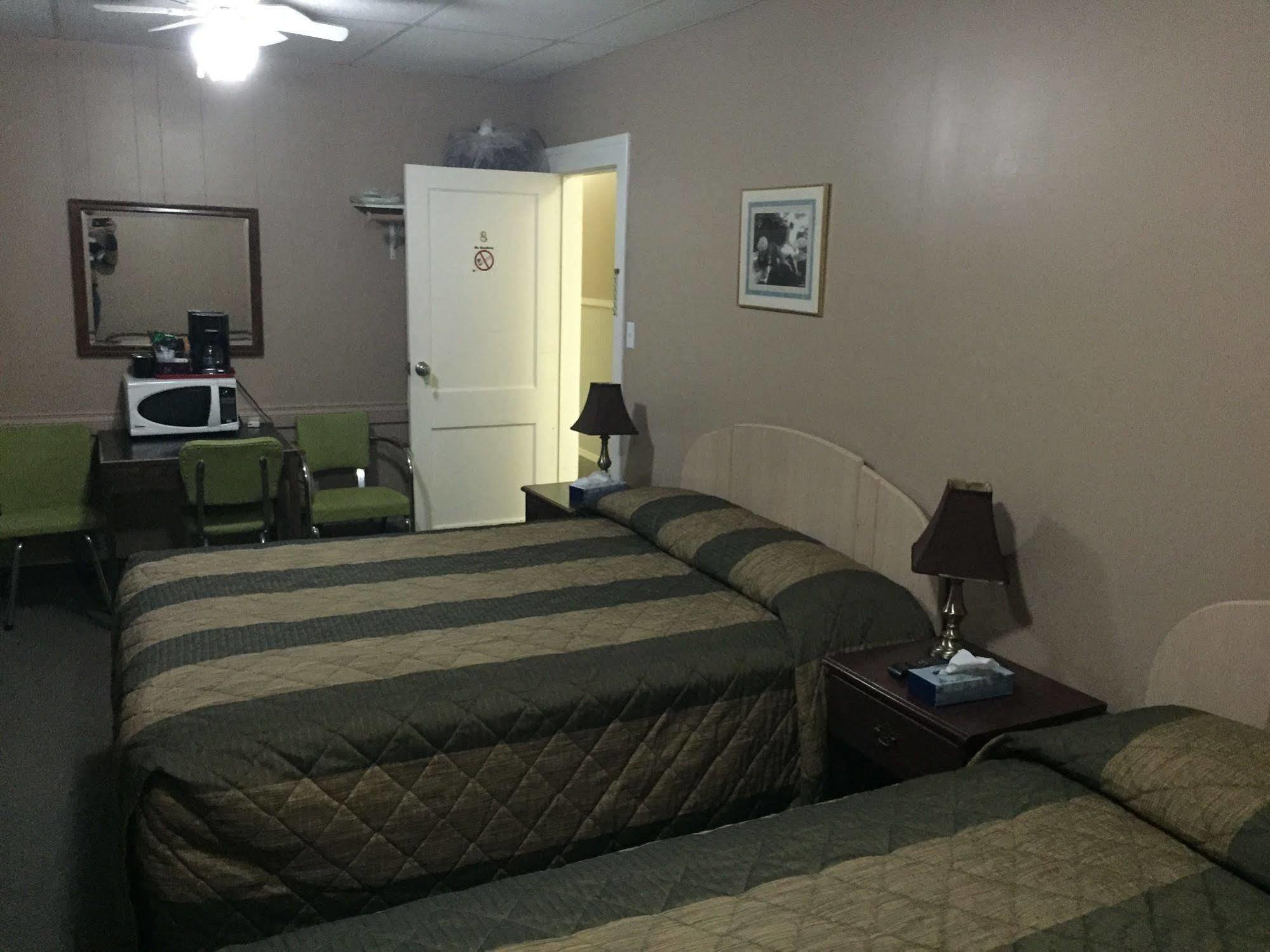 King'S Hotel & Motel By Elevate Rooms Shaunavon Bagian luar foto