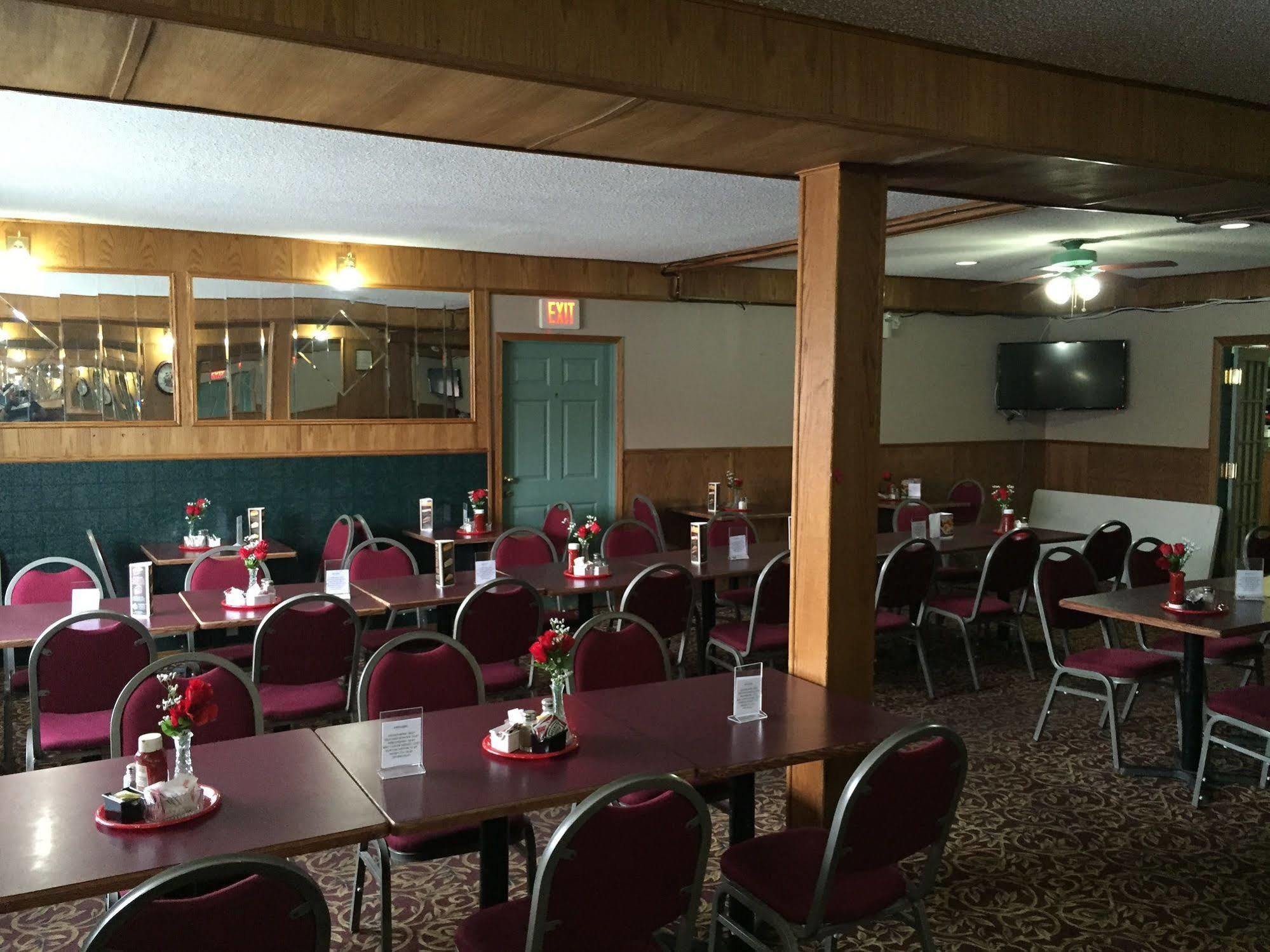 King'S Hotel & Motel By Elevate Rooms Shaunavon Bagian luar foto