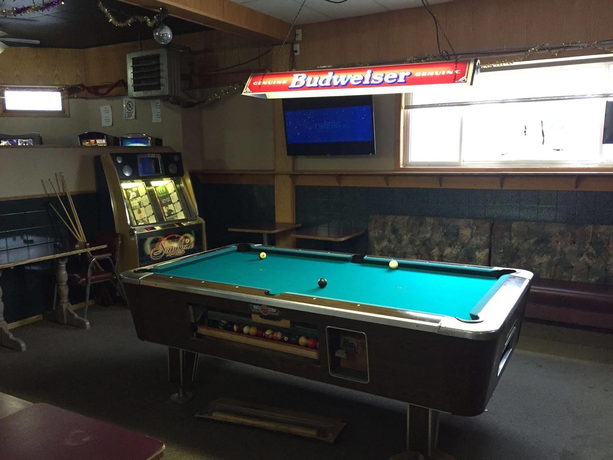 King'S Hotel & Motel By Elevate Rooms Shaunavon Bagian luar foto